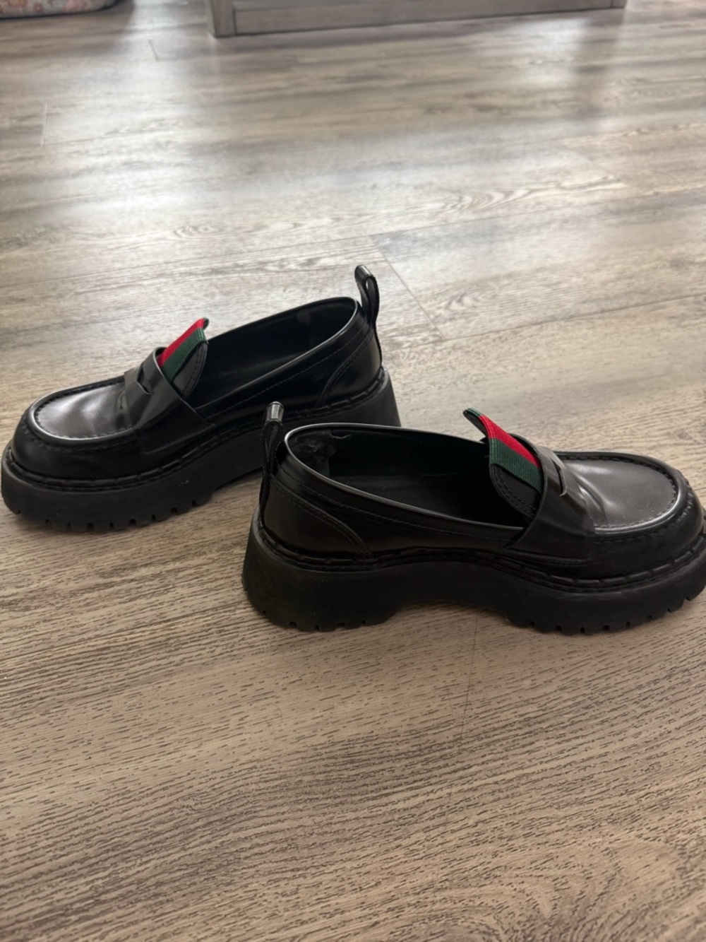 Gucci Black Leather Women’s Loafers with Red & Green Web - Picture 2 of 5